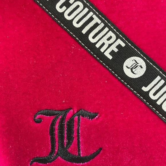 ๐ Juicy Couture Soft Velvet Cosmetic Bag - Picture 4 of 12